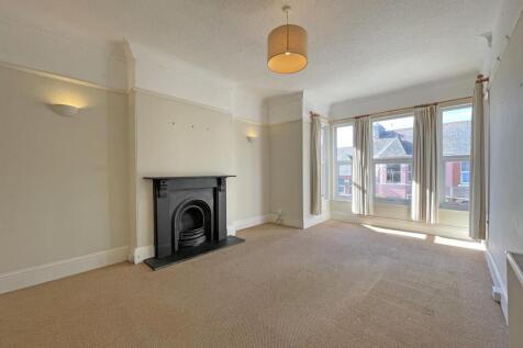 Beechwood Avenue 26 - FFF Lounge Front.jpg