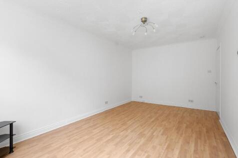 Firwood Courts, Newton Mearns, East Renfrewshire, G77 photo 3