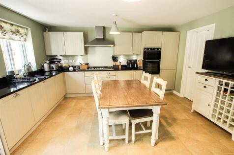 OPEN PLAN DINING KITCHEN