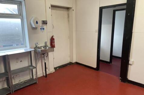 Retail Property (high street) to rent Image 5
