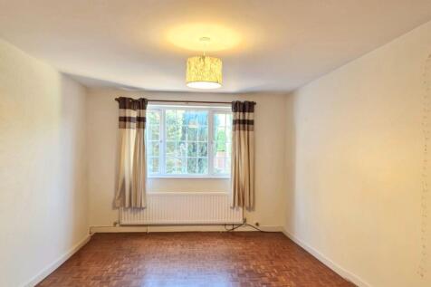 72 Sturges Road, Wokingham, Berkshire photo 3