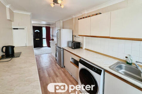 Moore Crescent photo 3