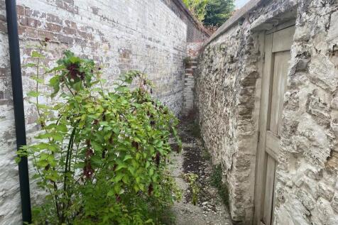 External courtyard area.jpg