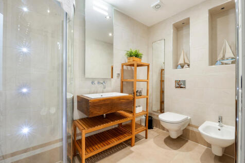 12 Shower Room