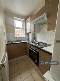Harrow Road, London, E11 photo 5