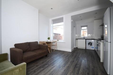 3-bed terraced on 165, Horton Road, Rusholme, Manchester, M14, £1,690/mo