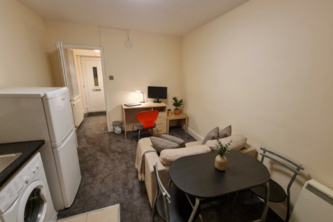 Flat 2, 38 Clarendon Square, Leamington Spa photo 4
