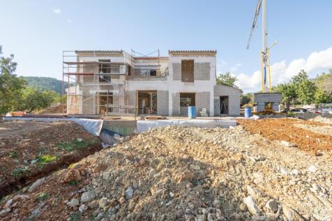 NEWLY BUILT MODERN VILLA IN UNIQUE LOCATION OF SELVA 