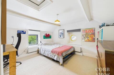 CAM02803G0-PR0220-STILL016 bed 1 a.jpg