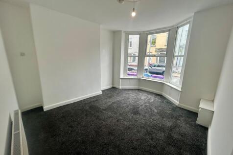 Canon Road, L6 photo 4