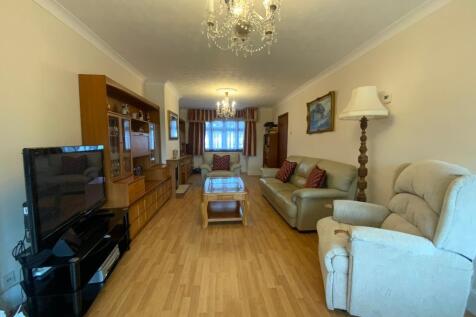 LIVING ROOM/DINER 32'3 x 20'7>11'