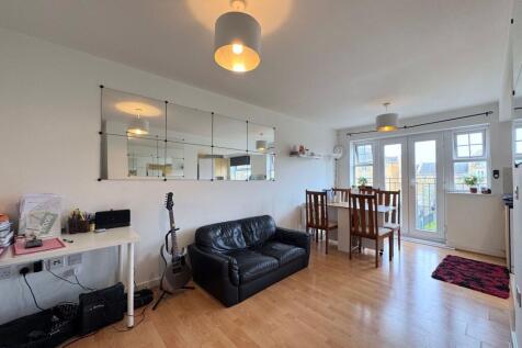 Lounge/dining area