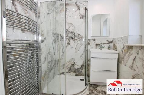 LUXURY FIRST FLOOR SHOWER ROOM