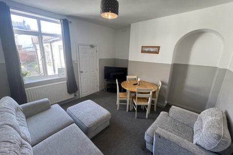 16 Baggholme Road - Living Room.png