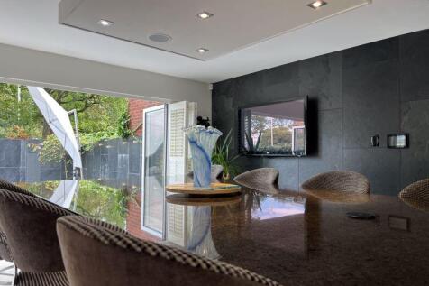 Feature Dining