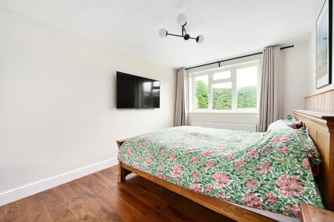 19 Globe Farm Lan...