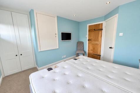 68 Westcliffe Square  photo 5