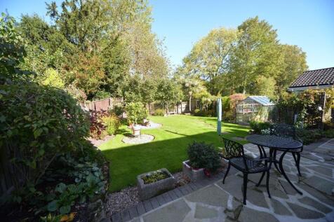 Patio and garden.JPG