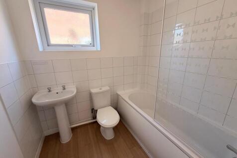 132 redhoave bathroom.jpg