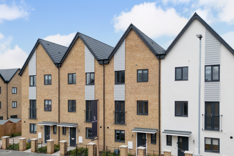 4-bed terraced on Leaf Living at Bucklers Park, Crowthorne, £2,585/mo