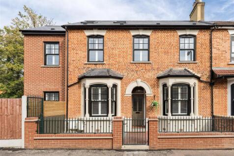 Connaught Road, E17