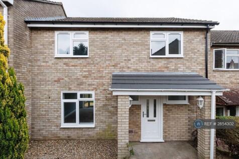 Spacious Property In a Quiet Area Near Bury Road