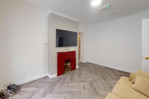 Harrington Drive, Nottingham photo 4