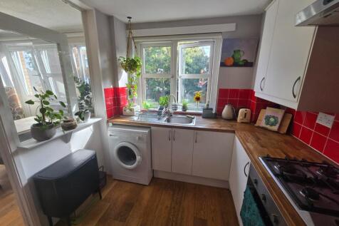 Lockhart Close, London, N7 photo 4
