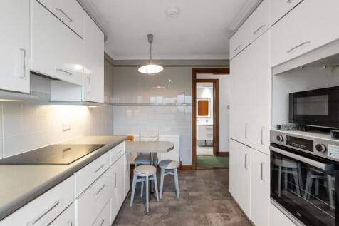 Larchfield Court, Newton Mearns, East Renfrewshire, G77 photo 5