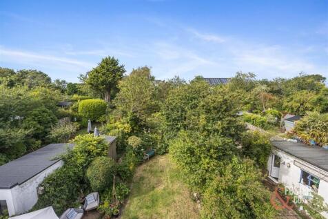 Redhill Drive 21-030.jpg