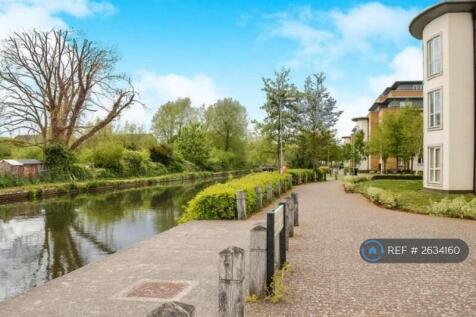 Beautiful Canal Walks Nearby