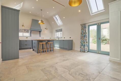 Kitchen 2.jpg