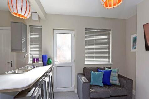 Rosemont Walk (Room 4), Bramley, Leeds photo 4