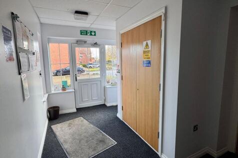 COMMUNAL ENTRANCE HALL