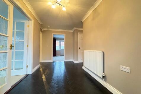 L-shaped Entrance Hall