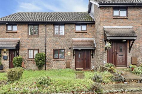 1.  20 Padbrook, Oxted, RH8 0DW - 15 Photos.JPG