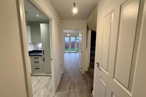Hewer Parade, Telford, TF4 photo 3