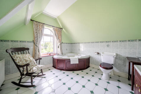 2nd Fl Bathroom