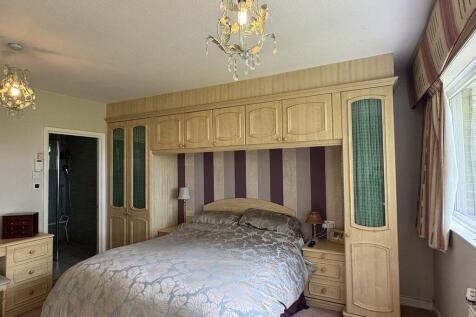 MASTER BEDROOM b