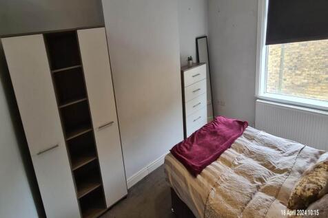 Rosemont Avenue (Room 2), Bramley, Leeds photo 3
