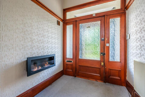 5 bed, 2 bath House in Glasgow - Photo 16