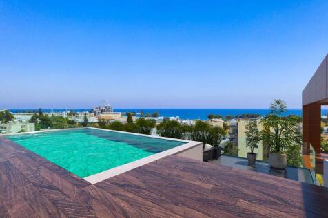 Penthouse Pool -...