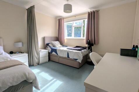 Romsey   Hunters Crescent   UNFURNISHED photo 4