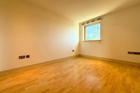 f01495ba-d48a-43e...