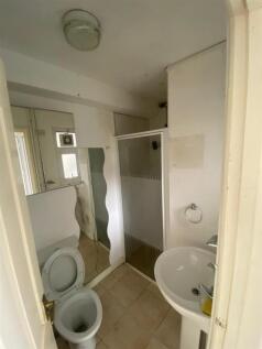 Practical shower room with classic white suite...
