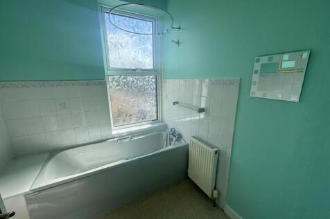 71 GS Bathroom.jpg