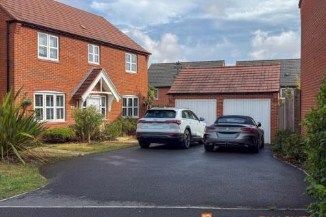 Double Garage &amp; Driveway