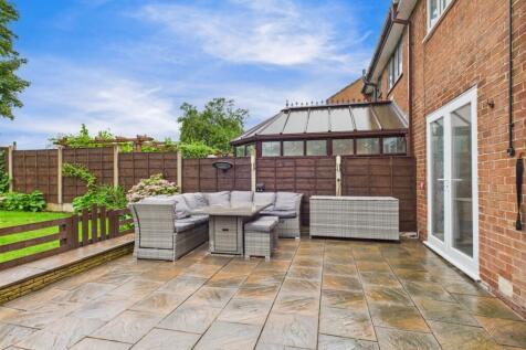 CAM03729G0-PR0111-STILL028