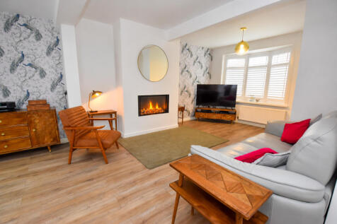 Cosy Mid-Century Living Room Fireplace