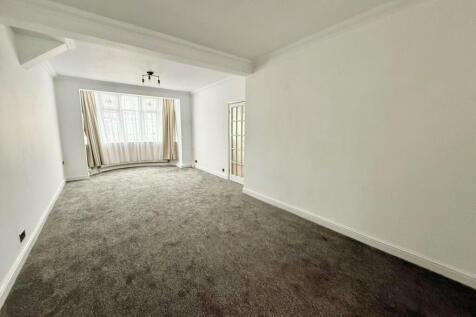 Newly Refurbished 3-bedroom House near Chadwell H
